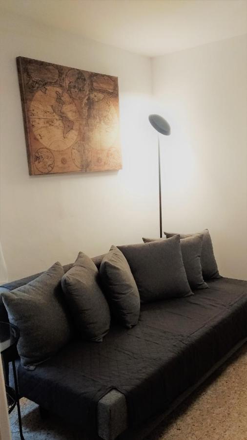 Suite113 In The Center With Beach เปสการา ภายนอก รูปภาพ