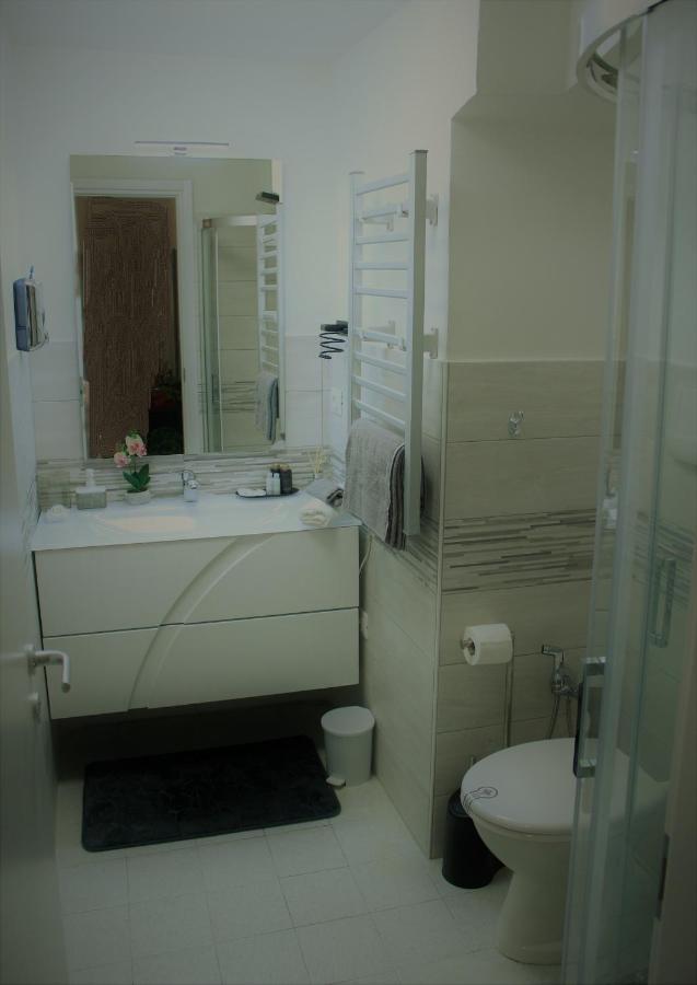 Suite113 In The Center With Beach เปสการา ภายนอก รูปภาพ