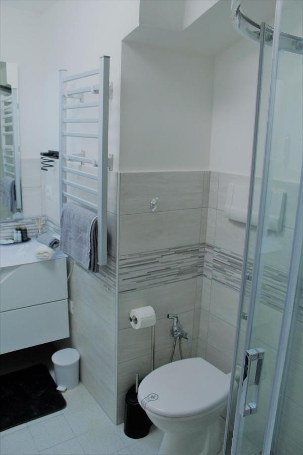Suite113 In The Center With Beach เปสการา ภายนอก รูปภาพ