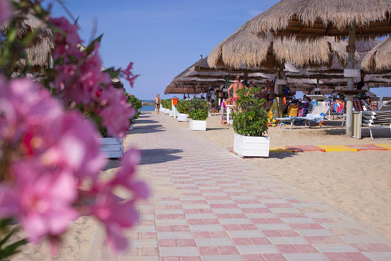 Suite113 In The Center With Beach เปสการา ภายนอก รูปภาพ